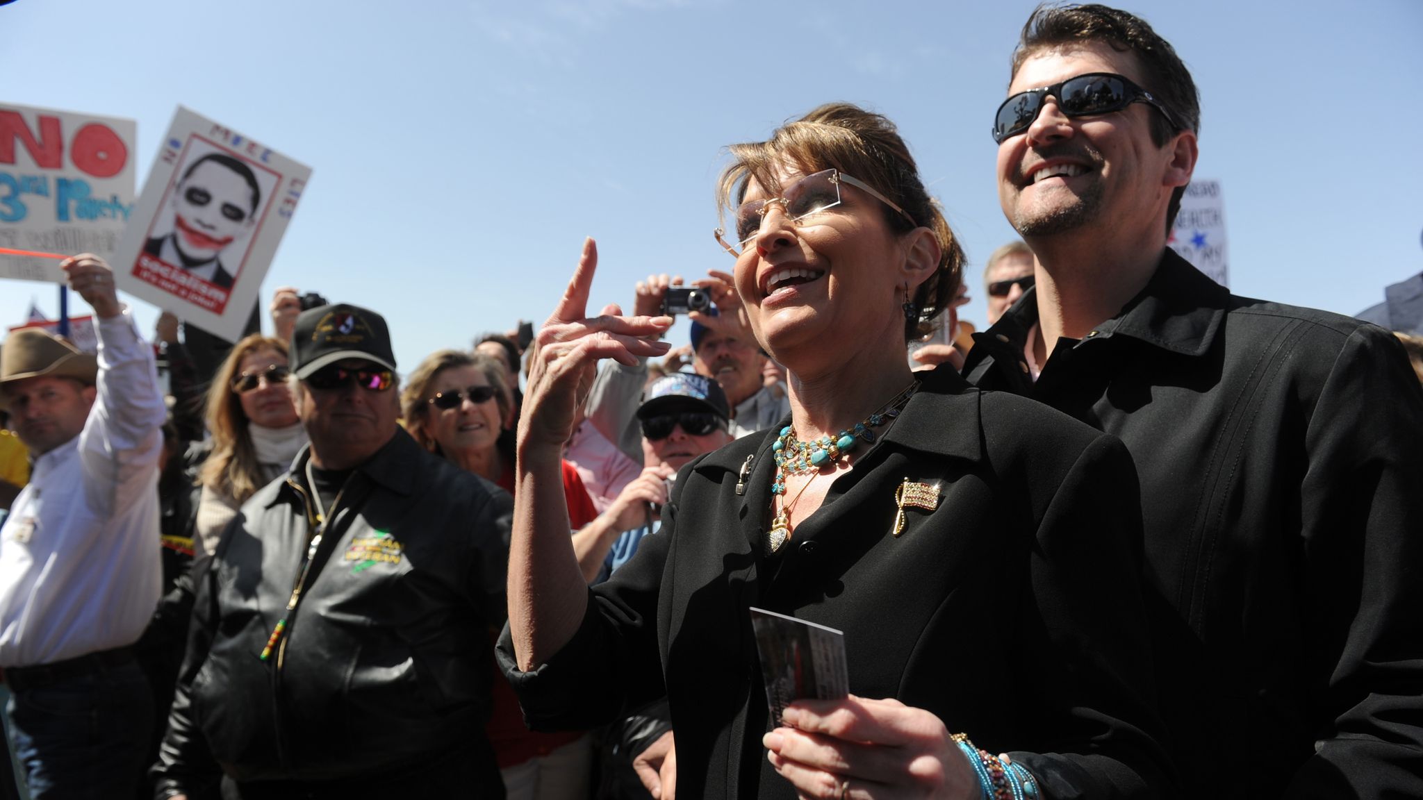 Sarah Palin's husband 'seeks divorce over incompatibility' US News