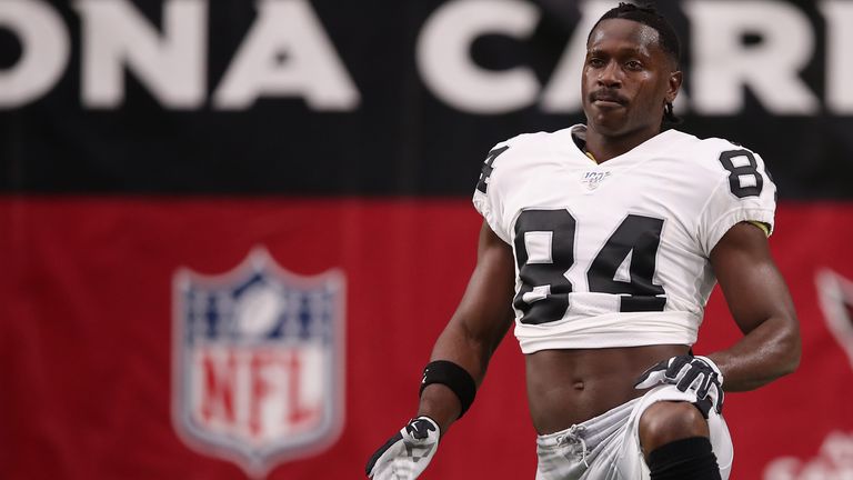 GLENDALE, ARIZONA - AUGUST 15:  Wide receiver Antonio Brown #84 of the Oakland Raiders warms up before the NFL preseason game against the Arizona Cardinals at State Farm Stadium on August 15, 2019 in Glendale, Arizona. (Photo by Christian Petersen/Getty Images)