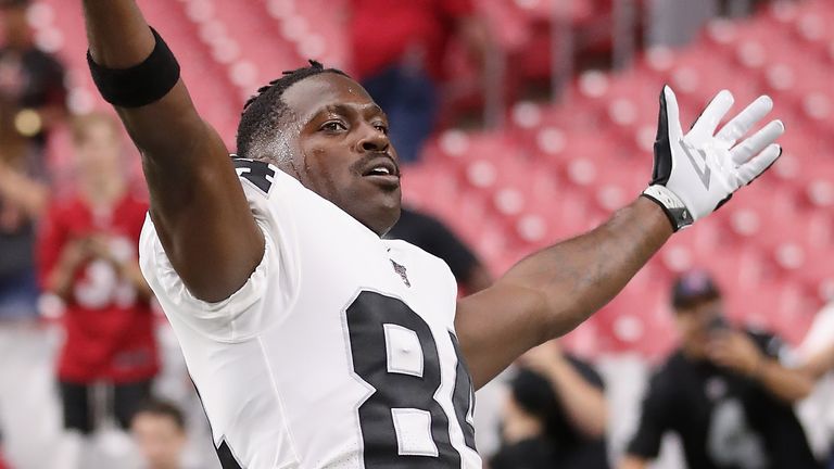 GLENDALE, ARIZONA - AUGUST 15:  Wide receiver Antonio Brown #84 of the Oakland Raiders reacts to fans as he warms up before the NFL preseason game against the Arizona Cardinals at State Farm Stadium on August 15, 2019 in Glendale, Arizona. (Photo by Christian Petersen/Getty Images)