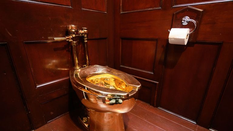 skynews-golden-toilet_4774116.jpg