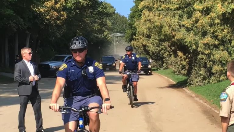 The motorcade did include secret service officers on bikes