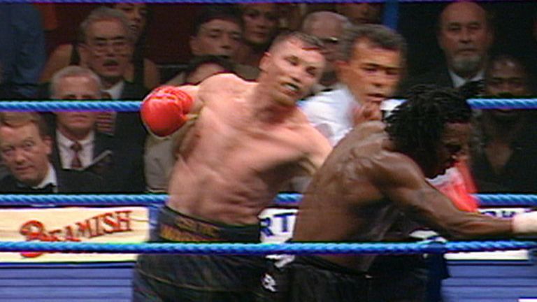 Steve Collins (l) throwing the winning punch in Nigel Benn&#39;s last fight 23 years ago