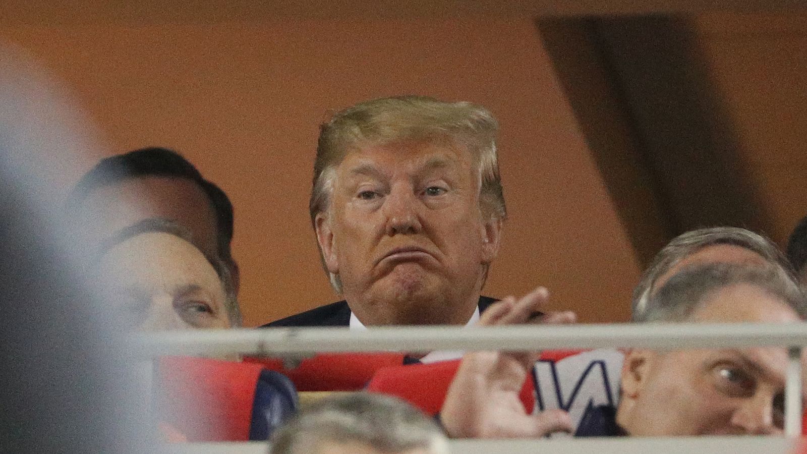 Donald trump booed and heckled at baseball game but keeps on waving