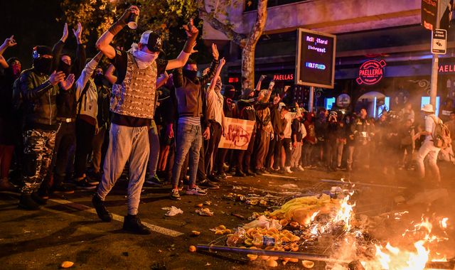 Barcelona mayor's plea for calm as violence continues for sixth night