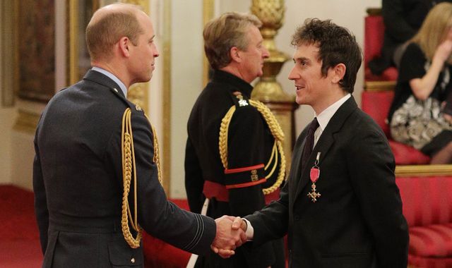 Geraint Thomas talks rugby and newborns with Prince William as he collects OBE