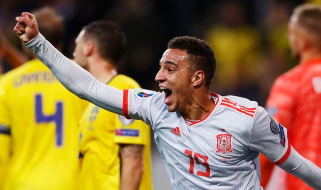 European Qualifiers: Spain leave it late to qualify, while Finland close in on first major finals