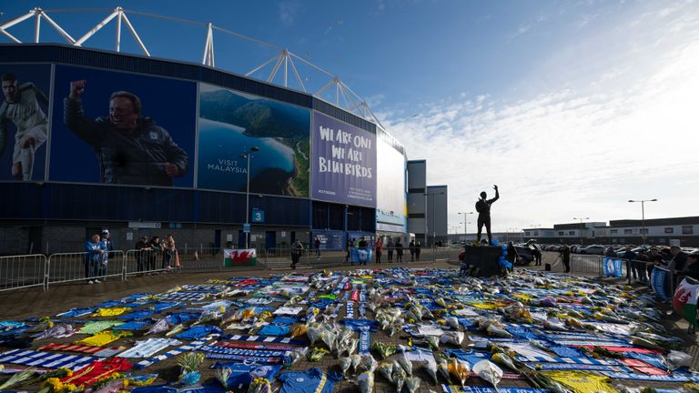 CARDIFF, WALES - JANUARY 25: Tributes are left to new Cardiff City F.C signing Emiliano Sala near the Fred Keenor statue at the Cardiff City Stadium on January 25, 2019 in Cardiff, Wales. Emiliano Sala is one of two people who boarded a Piper Malibu private plane on Monday night, taking the footballer from his previous club Nantes in France, to Cardiff City where he was due to begin training with his new team. Sala, originally from Argentina, had sent whatsapp messages to friends before the plane lost contact off Alderney in the Channel Islands. Rescuers have announced they are no longer actively searching for the plane. (Photo by Matthew Horwood/Getty Images)