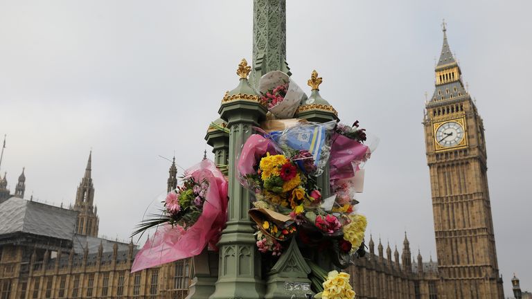 LONDON, ENGLAND - MARCH 27: Flowers are left on Westminster Bridge by the Houses of Parliament in memory of those who died in last weeks Westminster terror attack on March 27, 2017 in London, England. Five people including the assailant were killed and around 40 people injured following last week&#39;s attack outside the Houses of Parliament in Westminster. (Photo by Dan Kitwood/Getty Images)
