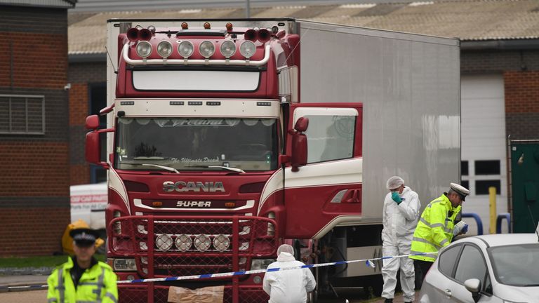 39 bodies found in lorry trailer