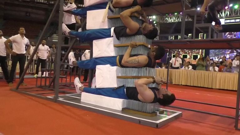 Daredevils set new record for most layers in bed of nails 'sandwich' Daredevils set new record for most layers in bed of nails 'sandwich'
