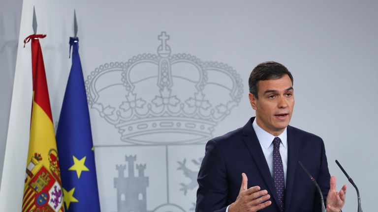 El presidente interino de España, Pedro Sánchez, dijo que las sentencias deben cumplirse.