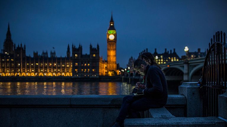 LONDON, ENGLAND - OCTOBER 26: A couple look at a tablet computer opposite the Houses of Parliament on October 26, 2015 in London, England. The House of Lords will vote today on a motion that could delay the government&#39;s plans to reduce tax credits paid to low income people. (Photo by Dan Kitwood/Getty Images)
