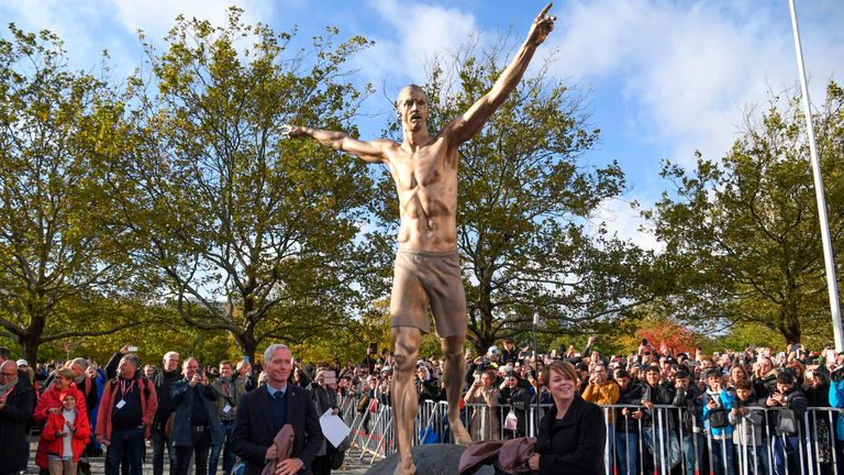1:43
A statue of Zlatan Ibrahimovic has been unveiled in Malmo