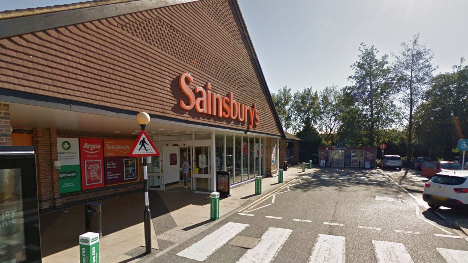 Men Hid Needles And Syringes In Supermarket Garlic Bread For prank Men Hid Needles And Syringes In Supermarket Garlic Bread For prank