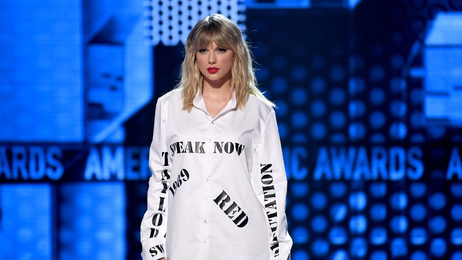 Taylor Swift Shakes Off Feud And Breaks Record At American