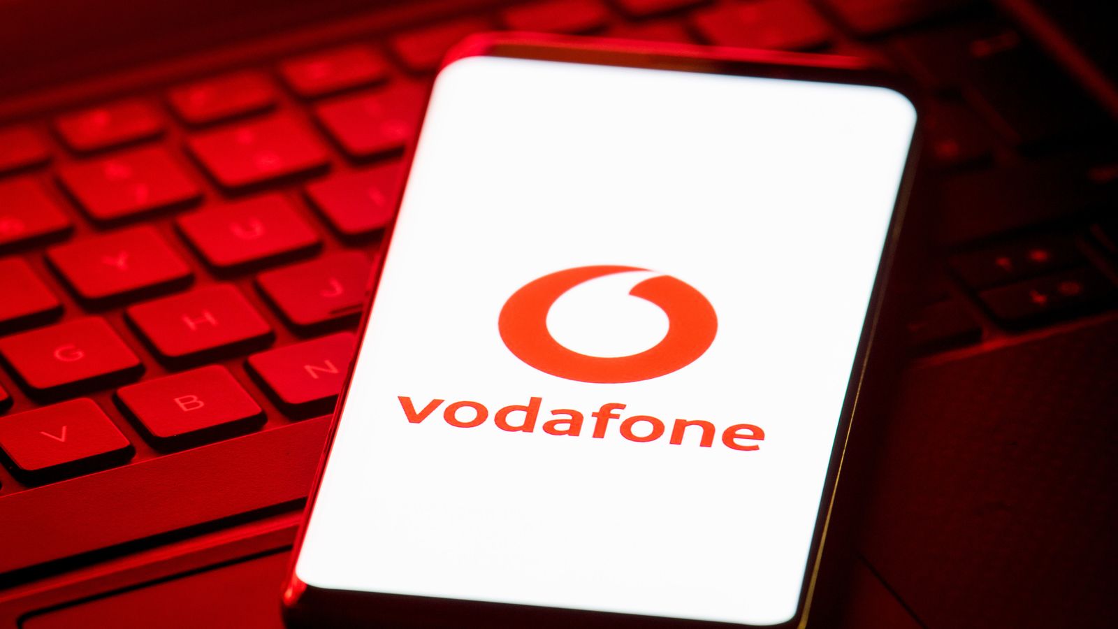 Vodafone plans 11,000 job cuts as new boss rues performance