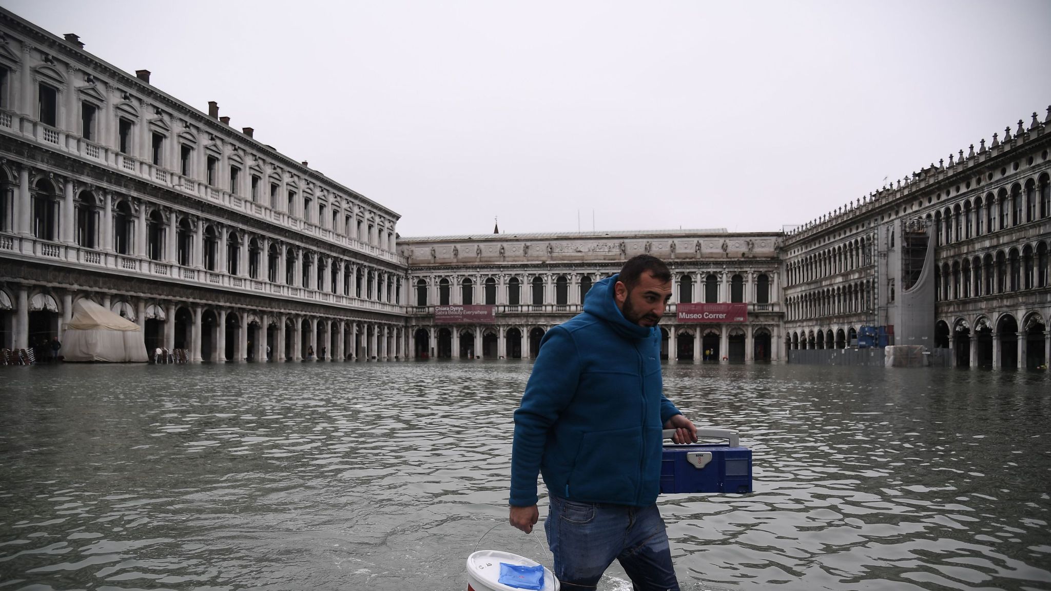 Призраки венеции трейлер. Венеция 2020 потоп. Наводнение в Венеции 1966. Наводнение в Венеции 2021. Наводнение во Флоренции 1966.