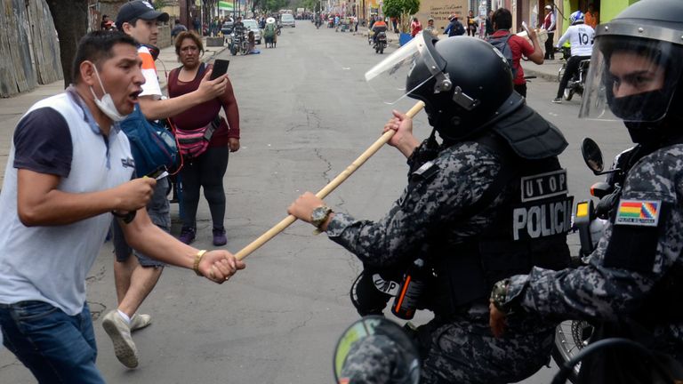 Supporters of the Movimiento Al Socialismo (MAS) clash with riot police during a rally in support of Bolivia&#39;s President Evo Morales in Cochabamba, on November 6, 2019