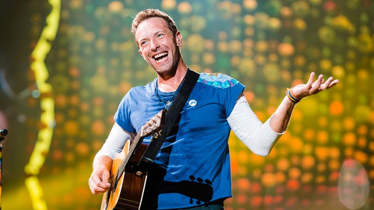 Chris Martin of the band Coldplay performs live on stage at Allianz Parque on November 7, 2017 in Sao Paulo, Brazil