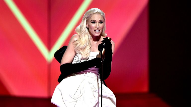 Gwen Stefani accepts the Fashion Icon of 2019 award on stage during the 2019 E! People&#39;s Choice Awards. Pic: E! Entertainment