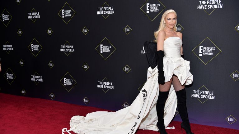 Gwen Stefani wears Vera Wang at the People&#39;s Choice Awards in Santa Monica