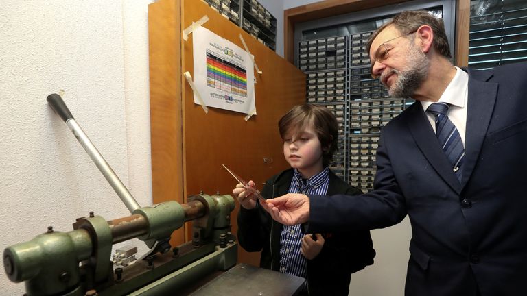 Laurent talks with his professor Peter Baltus