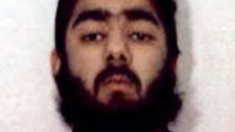عکس بدون تاریخ منتشر شده توسط پلیس میدلندز غربی از عثمان خان ، 20 ساله ، یکی از 9 عضو گروه تروریستی الهام گرفته از القاعده که قصد بمب گذاری در بورس اوراق بهادار لندن و ساخت یک اردوگاه آموزشی تروریستی را دارد ، که برای حداقل مدت زندان در زندان است هشت سال.  وی به عنوان عامل حمله روز جمعه به پل لندن معرفی شده است.  انجمن مطبوعات عکس.  تاریخ تصویر: شنبه 30 نوامبر 2019. به داستان PA POLICE LondonBridge مراجعه کنید.  اعتبار عکس باید به این شرح باشد: West Midlands Police / PA Wir