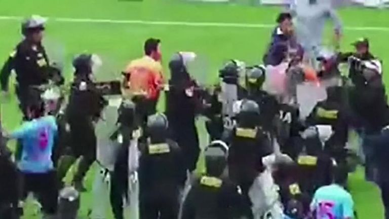 Fight at football match in Peru 