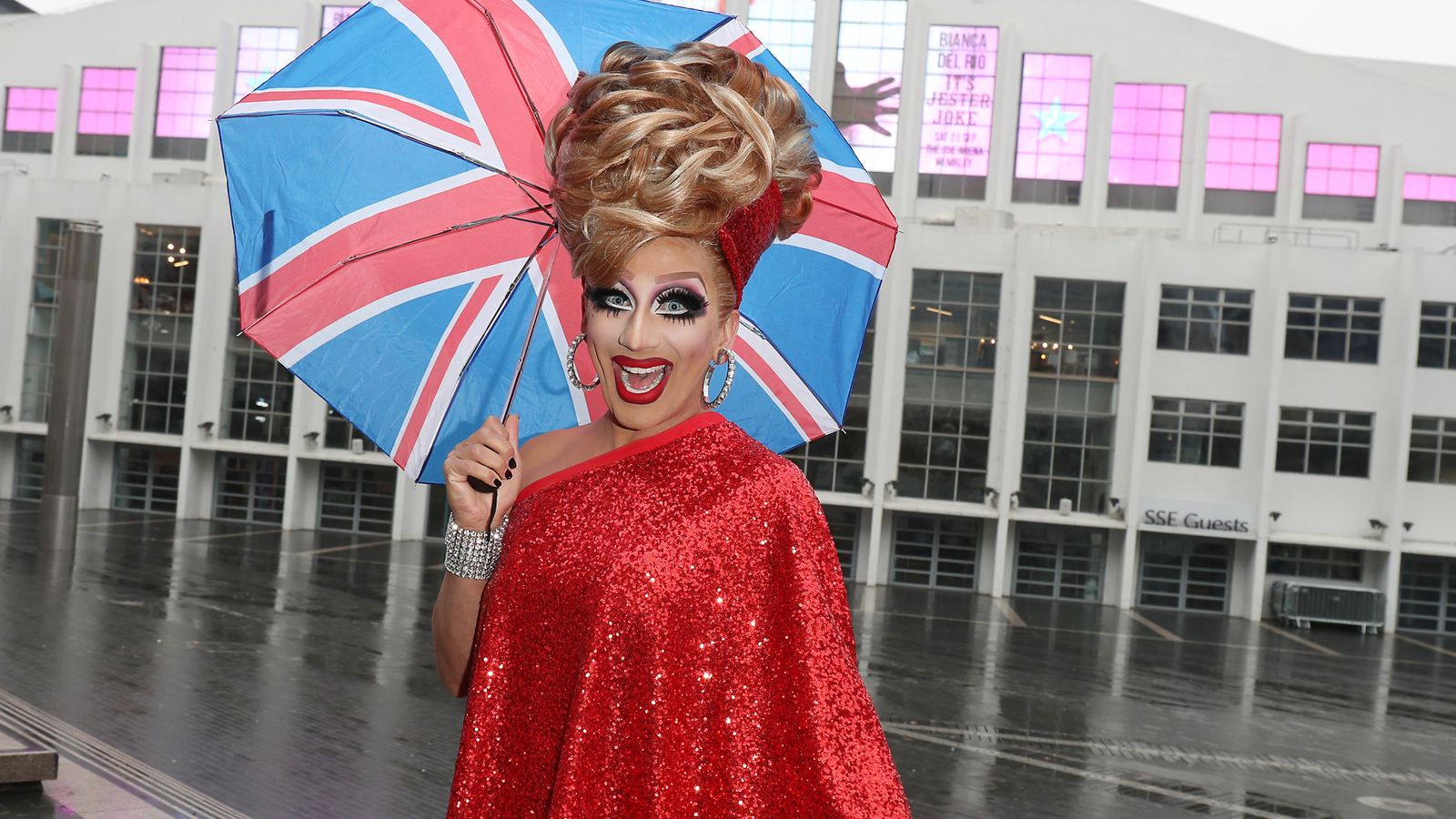 Bianca Del Rio: Drag queen shames theatregoer for filming musical ...