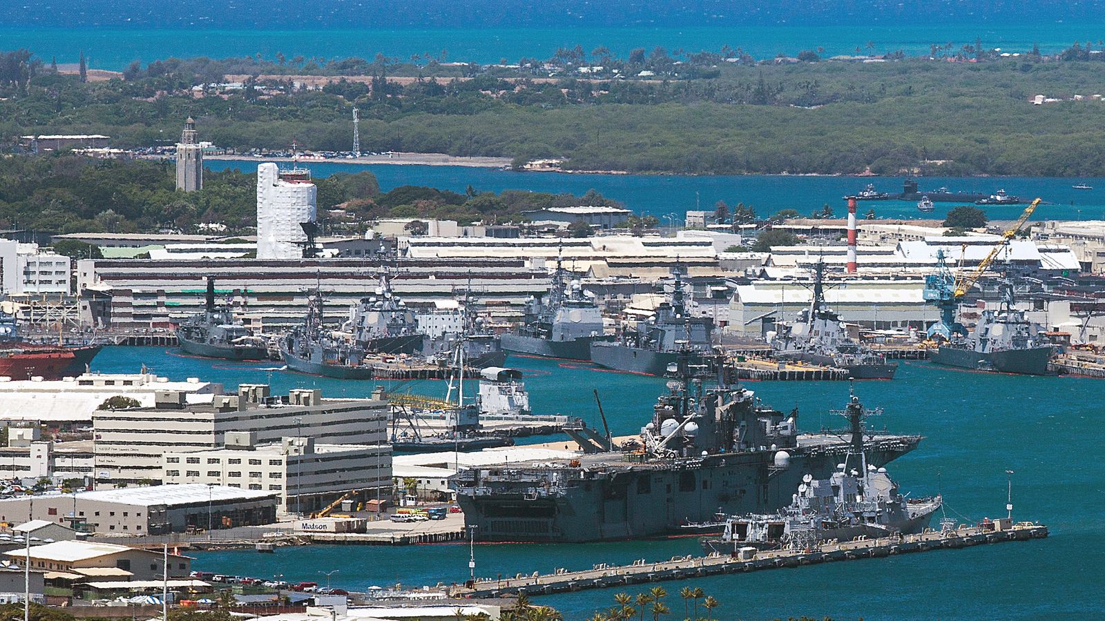Pearl Harbor US navy sailor kills himself after shooting three on