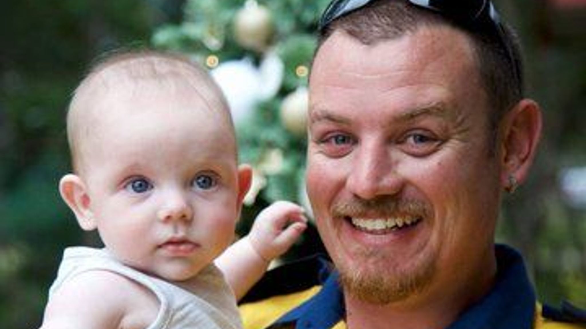 Australia: Toddler receives medal in honour of father who died battling ...