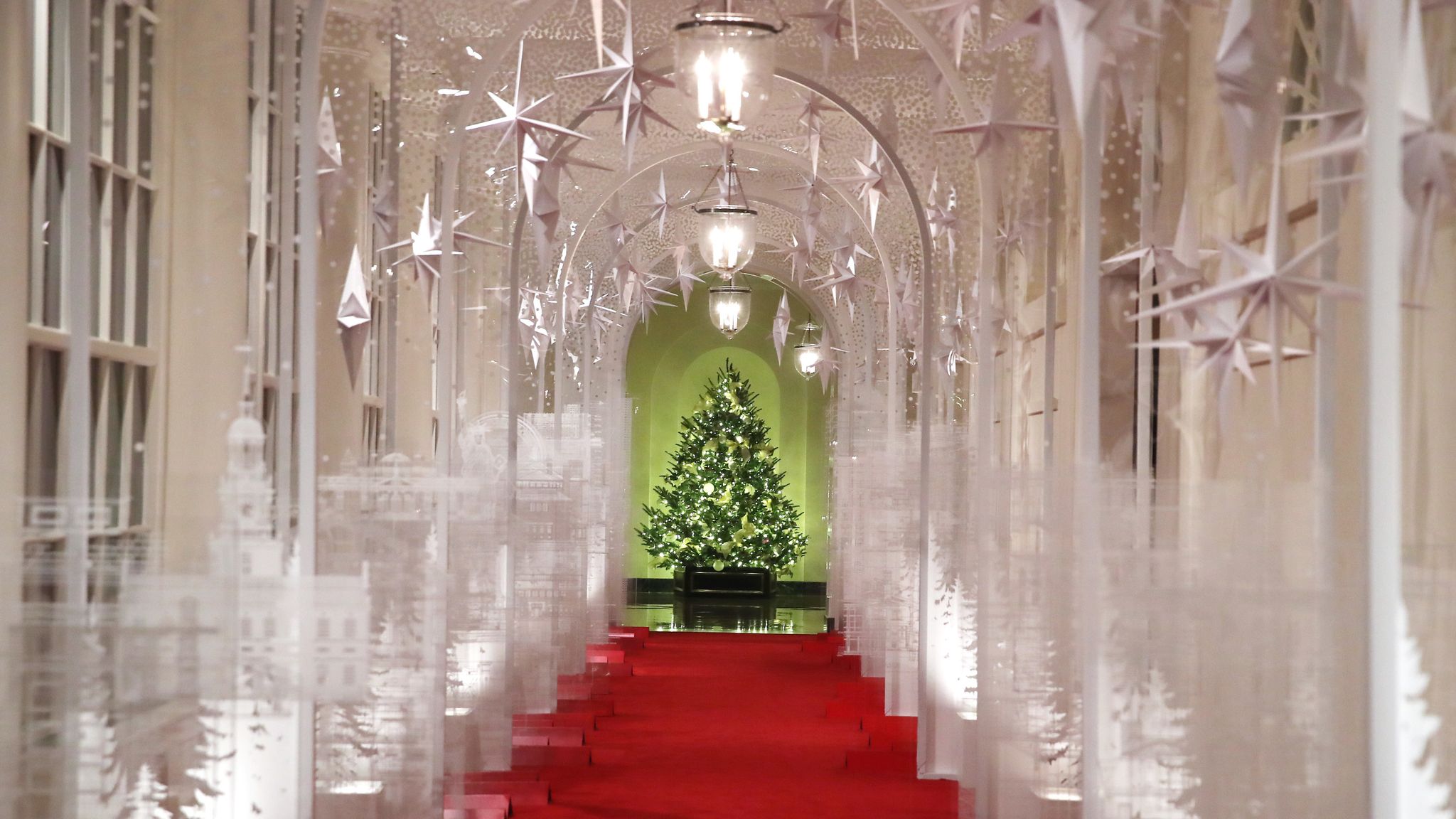 Christmas decorations at the White House unveiled by Melania Trump | US ...