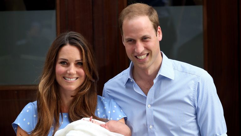 LONDON, ENGLAND - JULY 23:  Prince William, Duke of Cambridge and Catherine, Duchess of Cambridge, depart The Lindo Wing with their newborn son at St Mary's Hospital on July 23, 2013 in London, England. The Duchess of Cambridge yesterday gave birth to a boy at 16.24 BST and weighing 8lb 6oz, with Prince William at her side. The baby, as yet unnamed, is third in line to the throne and becomes the Prince of Cambridge.  (Photo by Chris Jackson/Getty Images)