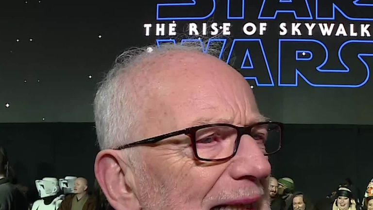 Stars &#39;geek out&#39; over StarWars 