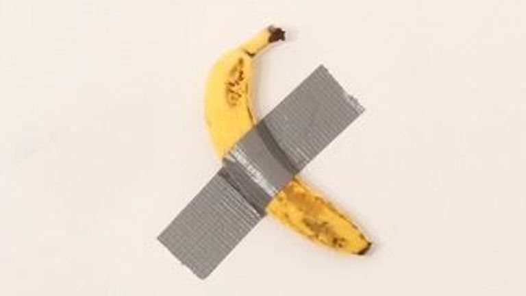 skynews-banana-duct-tape-maurizio-cattelan_4858074.jpg