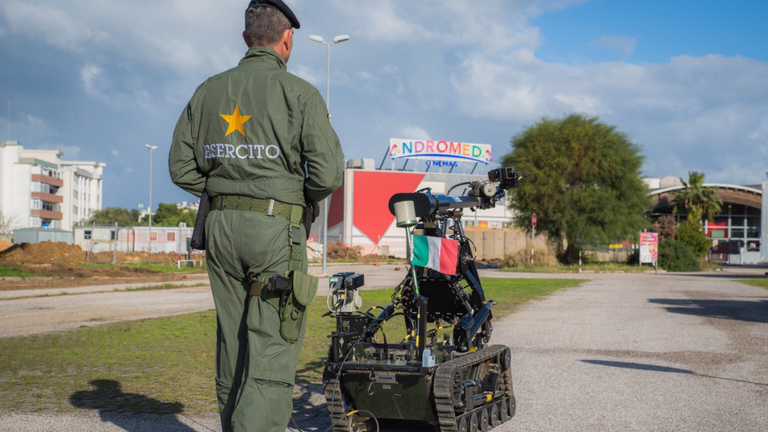 Authorities worked to defuse the bomb. Pic: Esercito Italiano