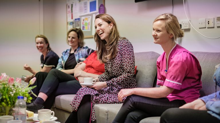 The Duchess of Cambridge has praised the country&#39;s midwives 