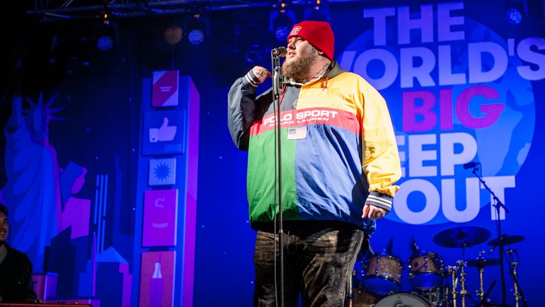 Rag&#39;n&#39;Bone Man performs during the The World&#39;s Big Sleep Out 2019 at Trafalgar Square