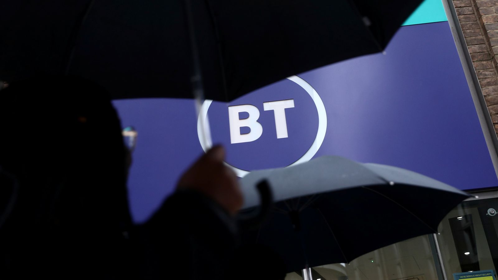 BT in talks to dial up successor to veteran finance chief