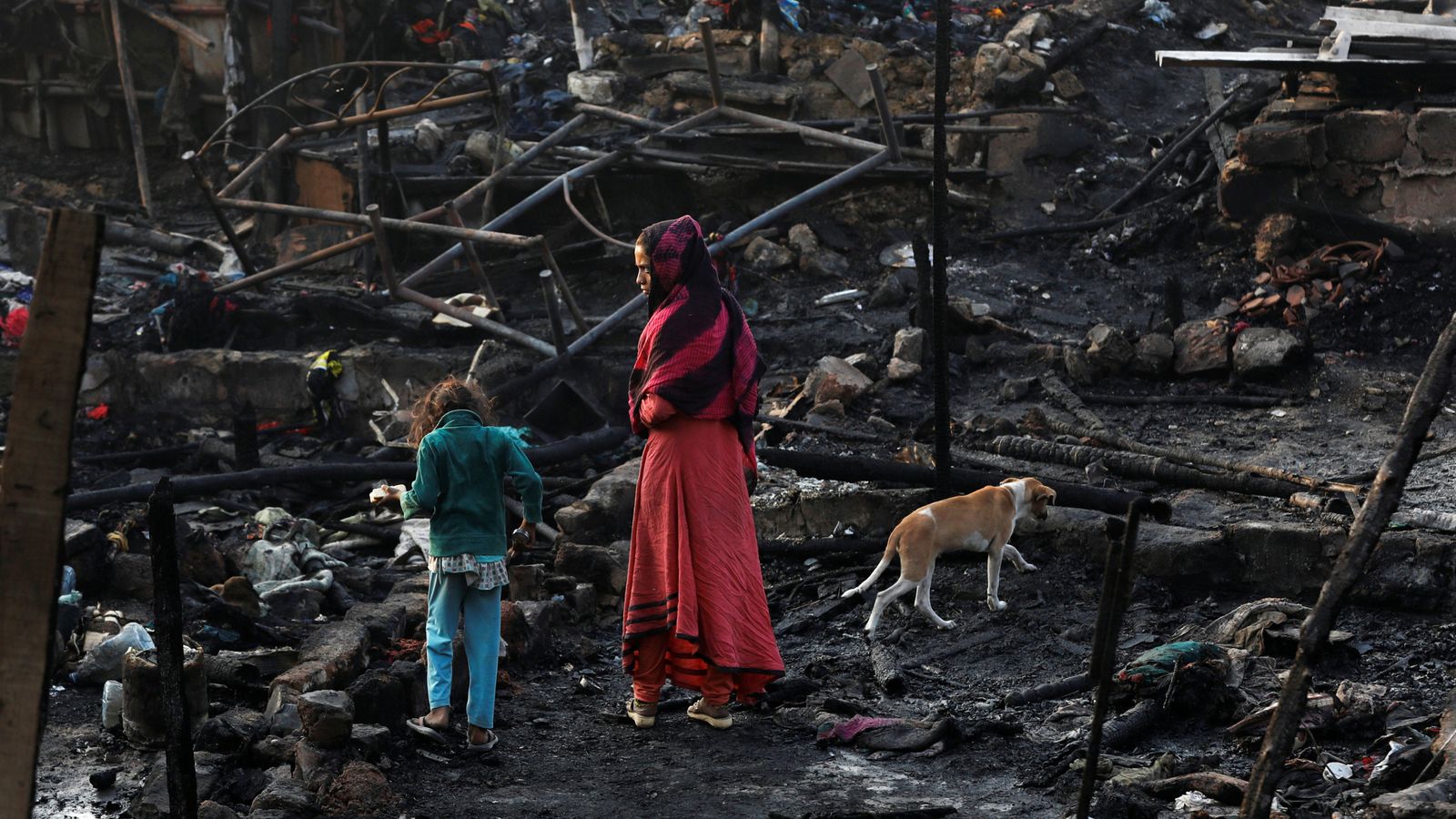 Hundreds Left Homeless As Fire Destroys Makeshift Homes In Karachi