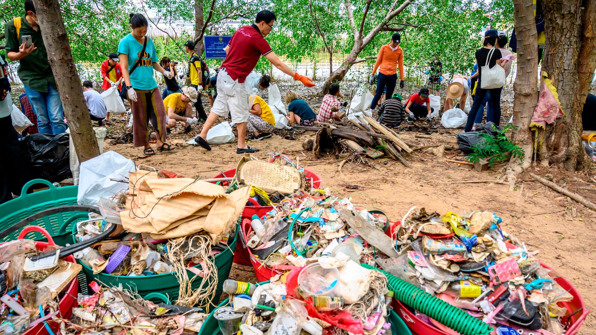 Human waste. Trash Hero Таиланд. Bagban. Top Corporate Plastic polluters.