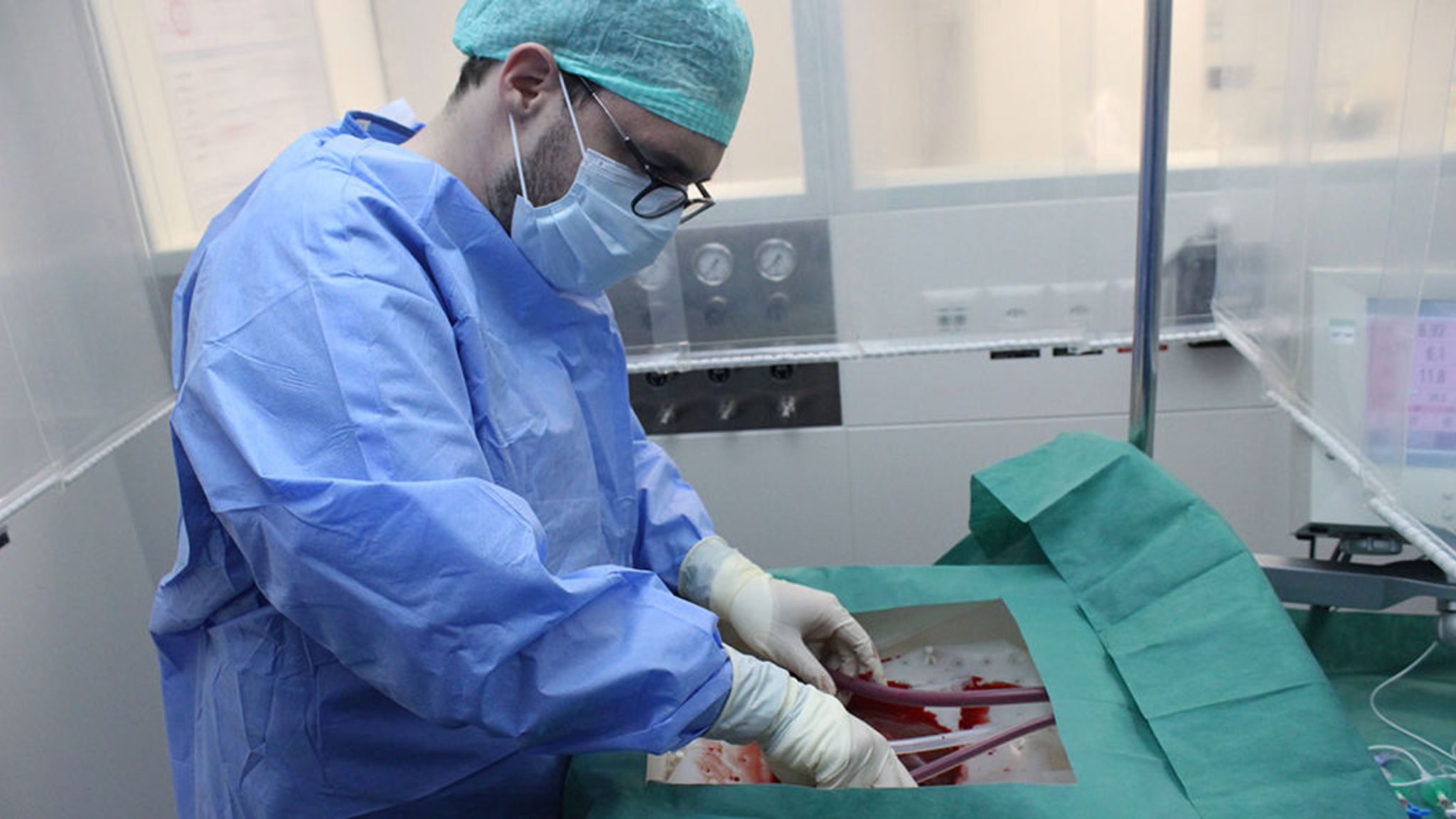 Пересадка печени фото Liver kept alive outside a body for a week by scientists with perfusion technolo