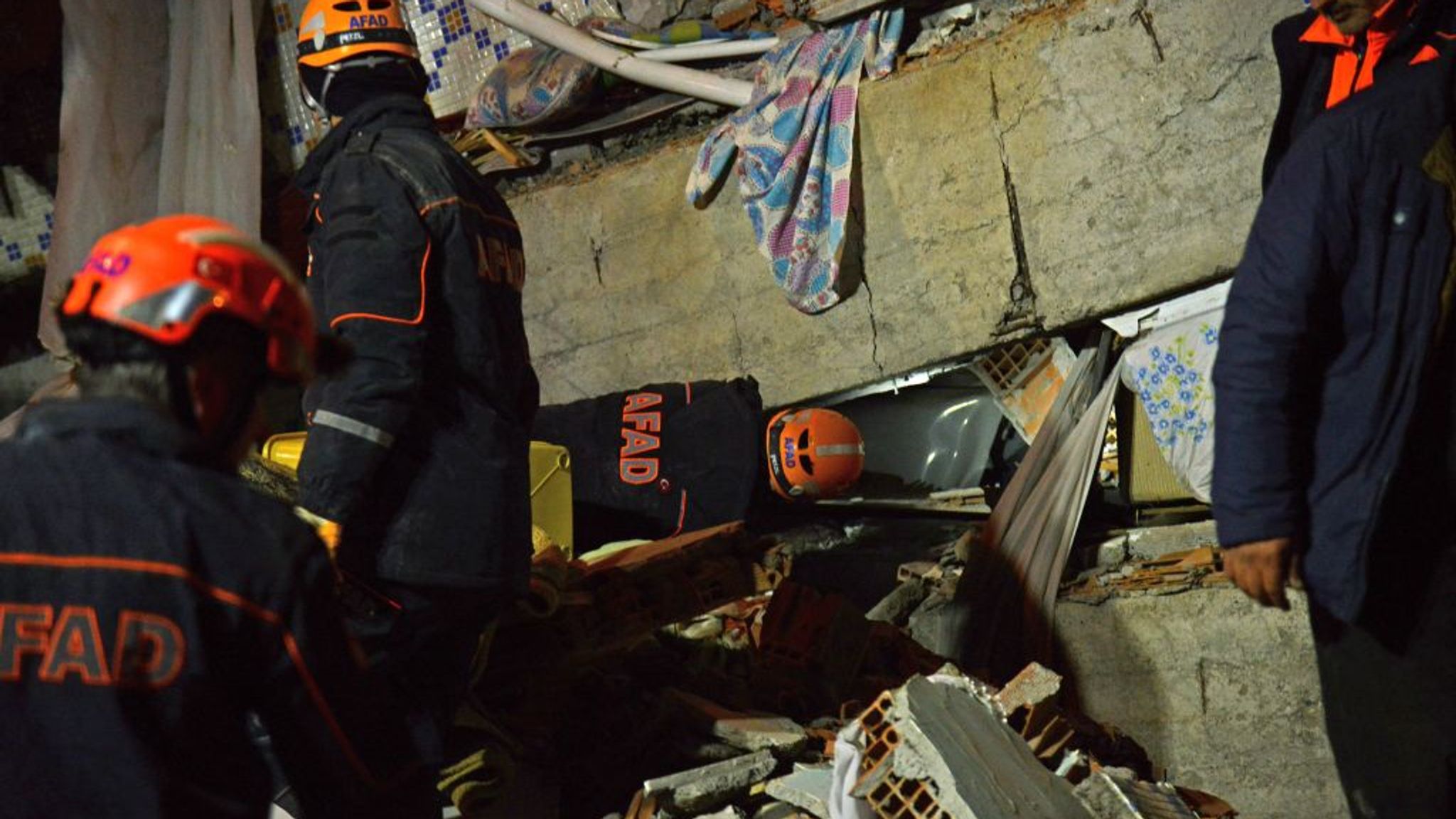 Turkey Toddler pulled alive from rubble after earthquake kills at