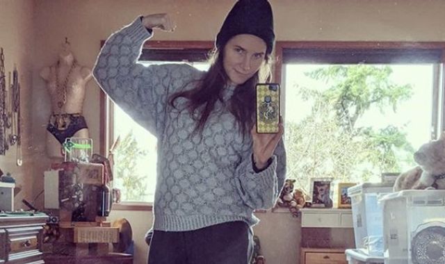 Amanda Knox posts selfie in her old prison clothes as she plans for wedding