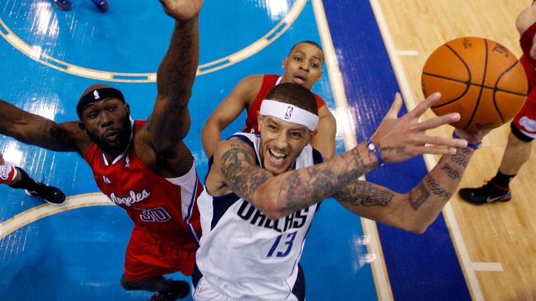 Former Cavs guard Delonte West attacked in disturbing video