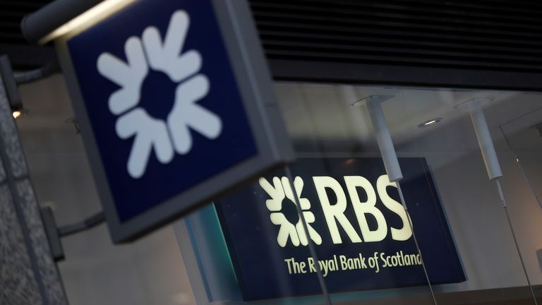 Les signes de la Royal Bank of Scotland sont vus dans une succursale de la banque, à Londres, Grande-Bretagne, le 1 décembre 2017