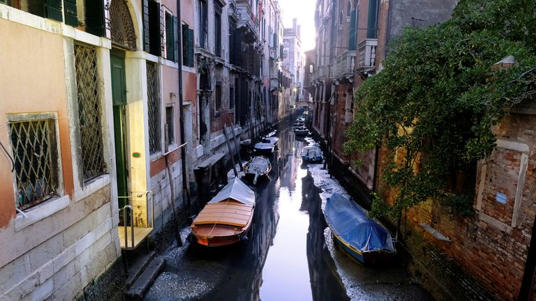 SYSTEM IDENTIFIER:RTS2XZPTCODE:RC2TDE9ICXTLMEDIA DATE11 Jan. 2020PHOTOGRAPHER:Manuel SilvestriHEADLINE:General view of a canal with boats during an exceptional low tide in the lagoon city of VeniceSIZE:6000px × 4000px (~68 MB)
50.8 cm × 33.8 cm (300dpi)