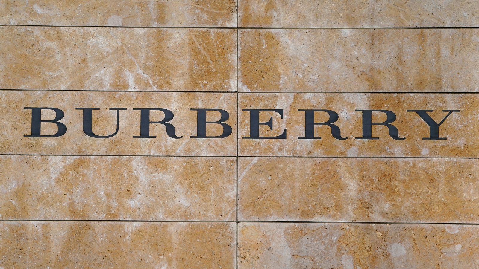 Burberry checks out contenders to replace Murphy as chairman 