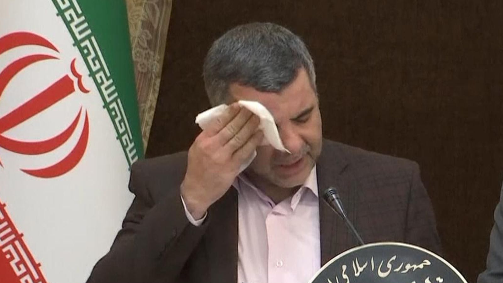 Coronavirus Iranian minister with COVID19 sweats on stage World