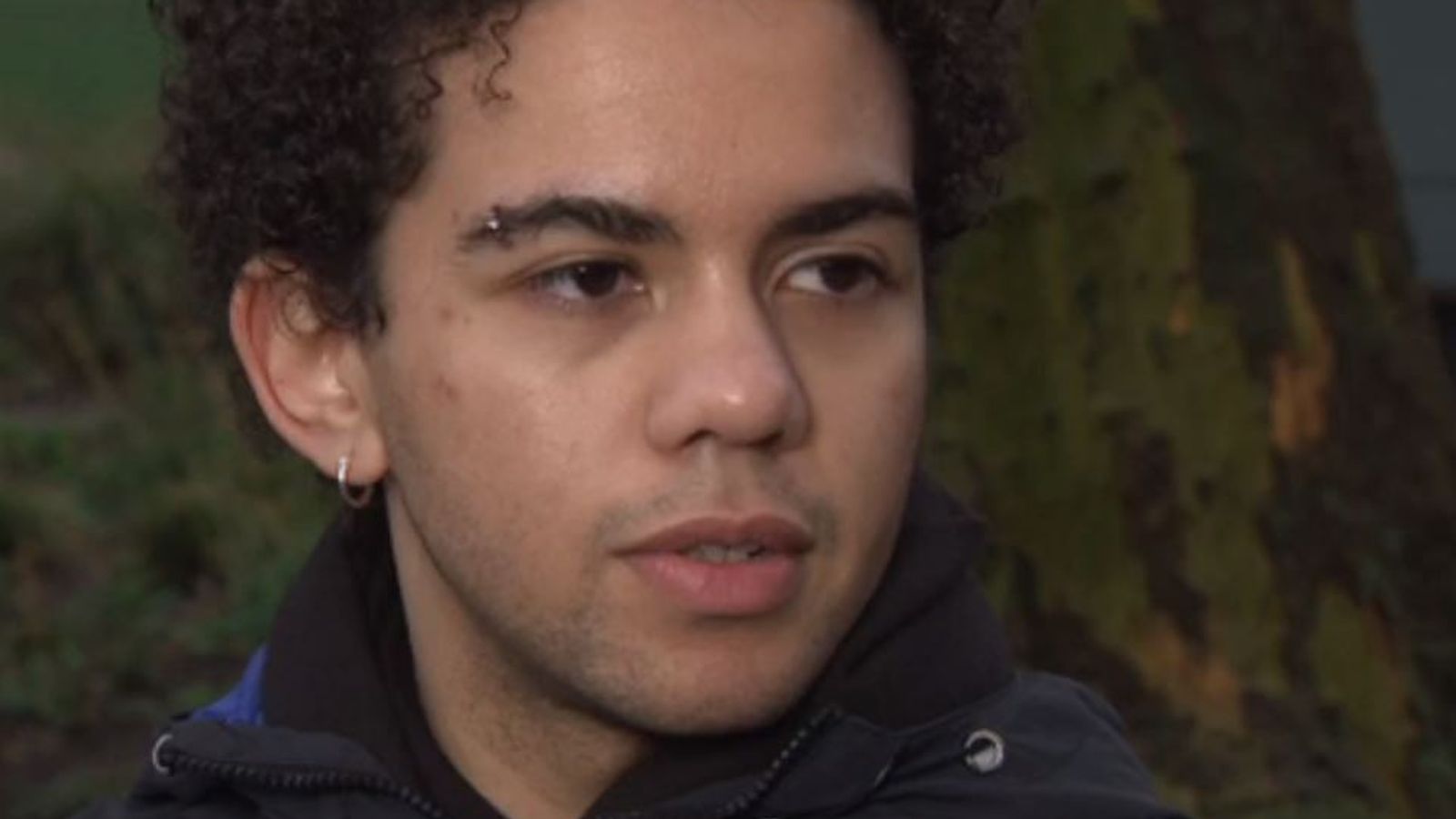 Ogil ota-onalarning jinsiy aloqada bolishini suratga oladi Abortdan keyin homiladorlik davom etdi.